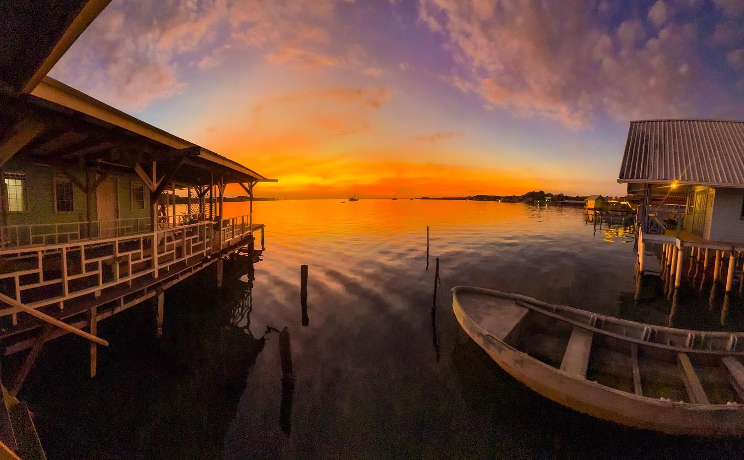 Saigon Bay Bed & Breakfast Bocas Town Phòng bức ảnh